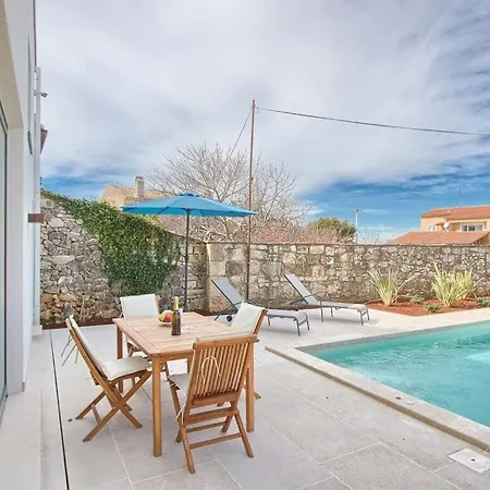 Betty Comfortable Holiday Villa Pula
