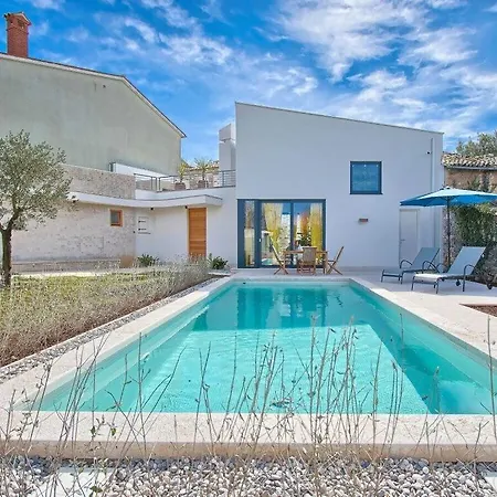 Betty Comfortable Holiday Villa