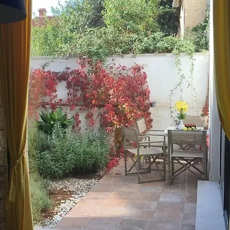 Betty Comfortable Holiday Villa Pula