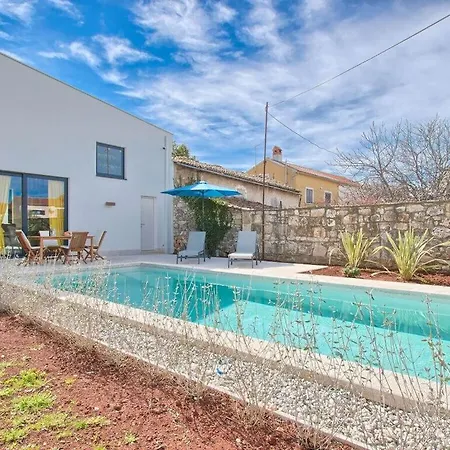 Betty Comfortable Holiday Villa